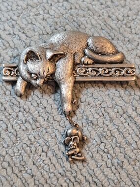 J.J. Signed Decorative Silver Cat Wall Hook with Dangling Mouse Charm 2.5" h&w.